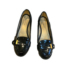 Women's Bandolino Black Patent Loafers Gold Buckle 7.5 Round Toe Preppy Academia